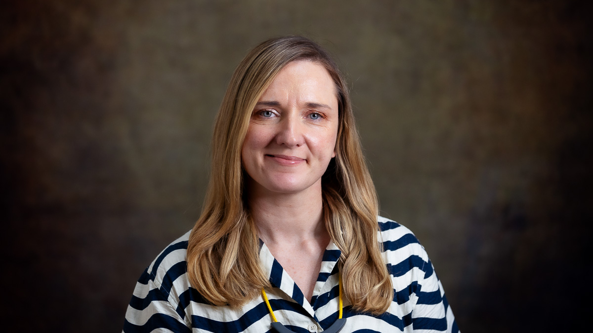 portrait of Michelle Tomlinson